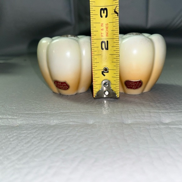 Vintage Lefton Trade Mark Floral Ceramic Salt and Pepper Shakers Made in Japan - Picture 6 of 7